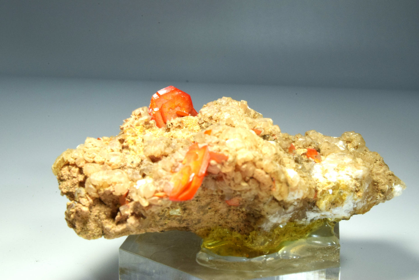Red wulfenite